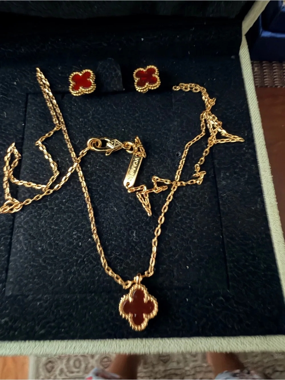 N/A elegant gold